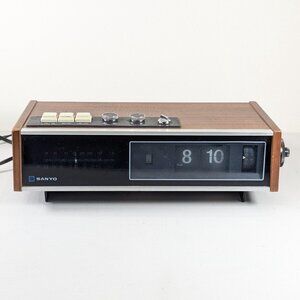 1970s SANYO wood finish flip-clock 10FA-T40W